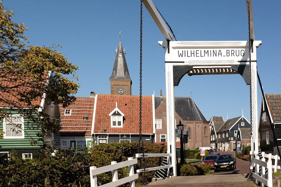 Dagje naar Marken bezoeken tips Wilhelmina brug Marken - Reislegende.nl