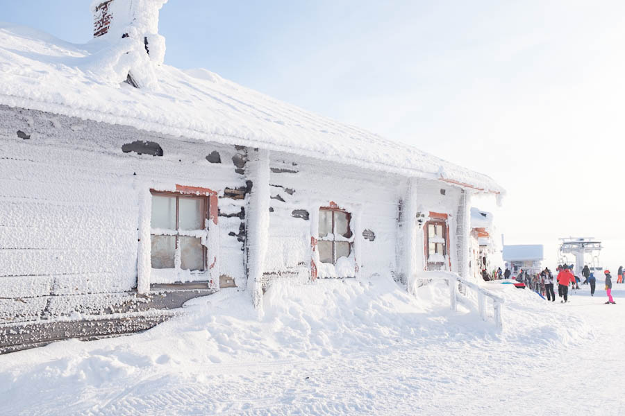 Finland startpunt Saariselka toboggan sleebaan restaurant Kaunispaan Huippu Oy - Reislegende.nl