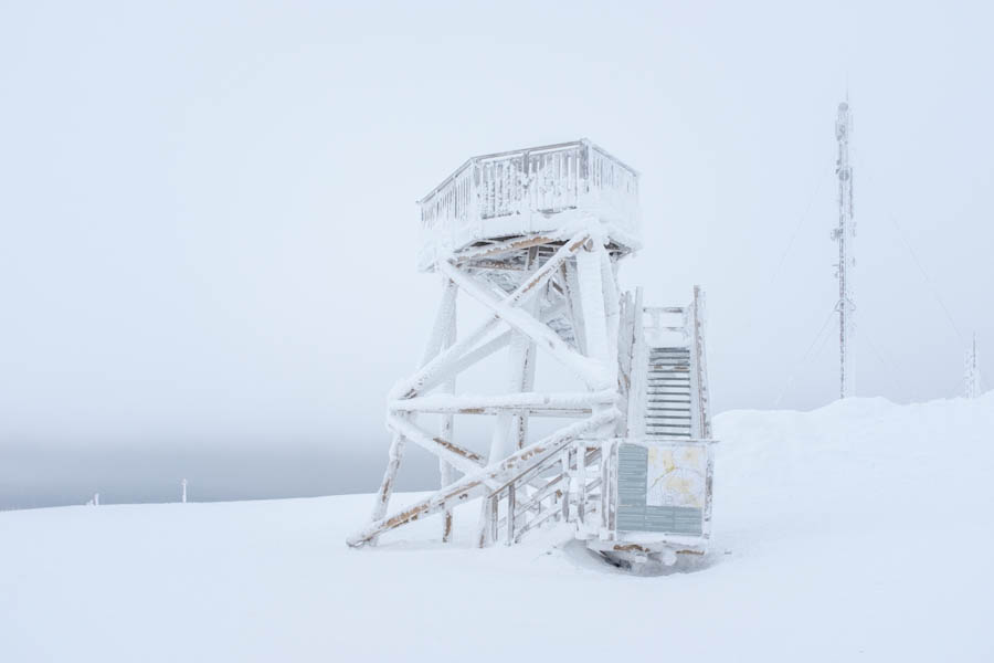 Kaunispaan kolmiomittaustorni Saariselka Fins Lapland - Reislegende.nl