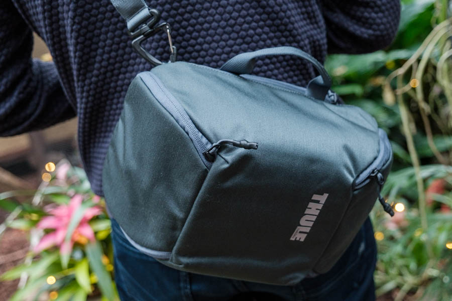 Sling bag uit de Thule covert cameratas 24 liter review - Reislegende.nl