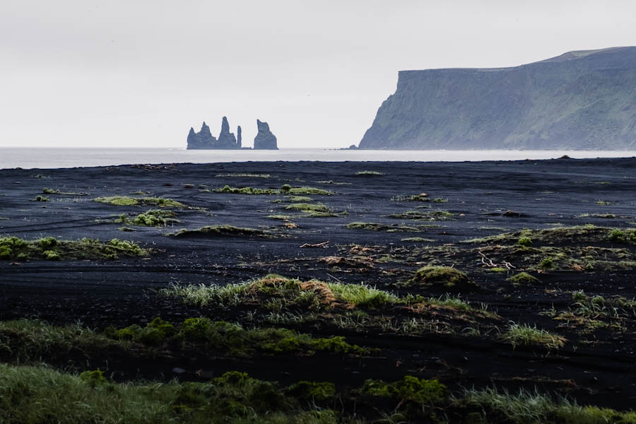 Zwarte stranden bij Vík í Mýrdal IJsland - Reislegende.nl