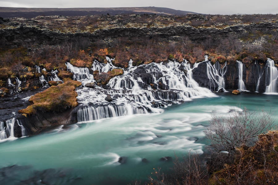 Hraunfossar IJsland lavawatervallen - Reislegende.nl