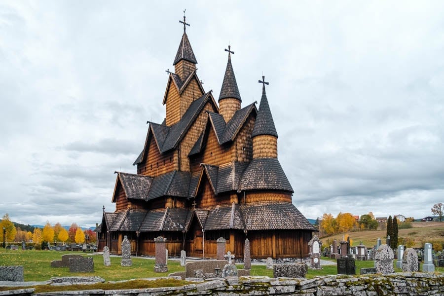 Staafkerk van Heddal grootste staafkerk van Noorwegen Notodden - Reislegende.nl