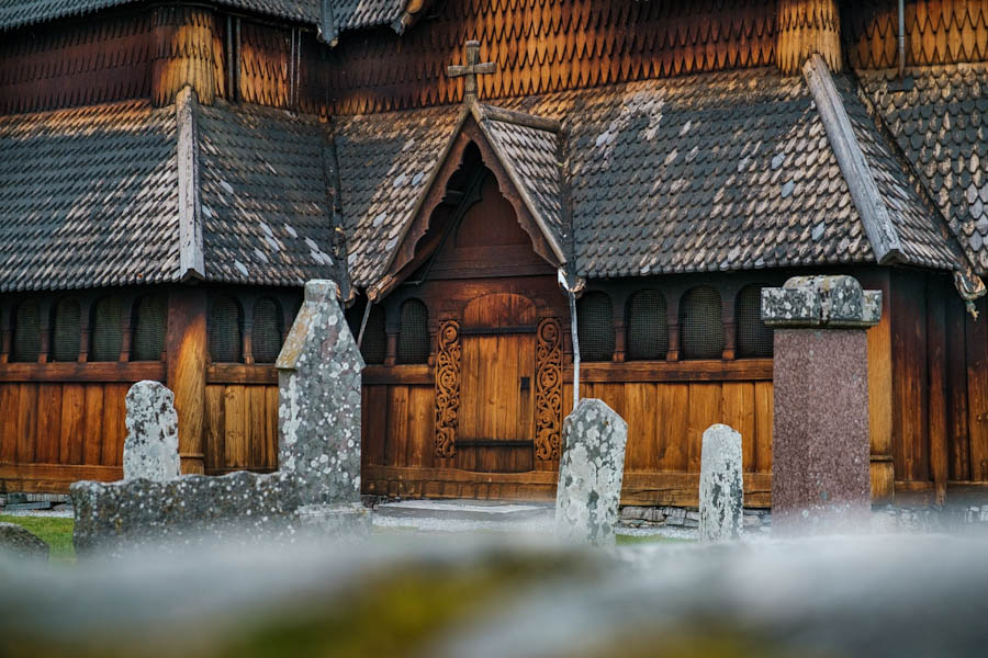 Staafkerk van Heddal in Notodden Telemark Noorwegen - Reislegende.nl