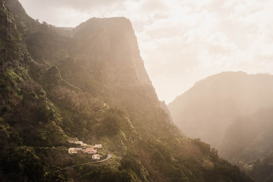 Valley of the Nuns - Auto huren op Madeira, tips en informatie over de wegen - Reislegende.nl