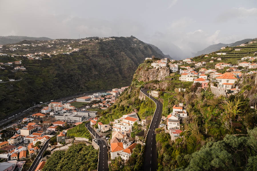 Mooie autoroute op Madeira van Funchal naar Sao Vicente via westkust - Reislegende.nl