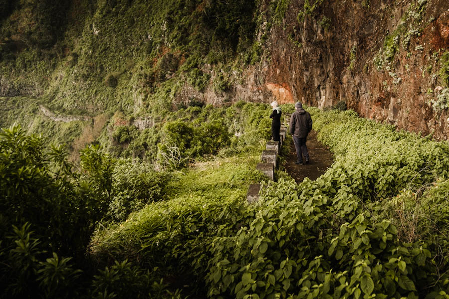 Miradouro do Véu da Noiva oud stuk van ER101 - Madeira, autoroute langs westkust van Funchal naar São Vicente - Reislegende.nl