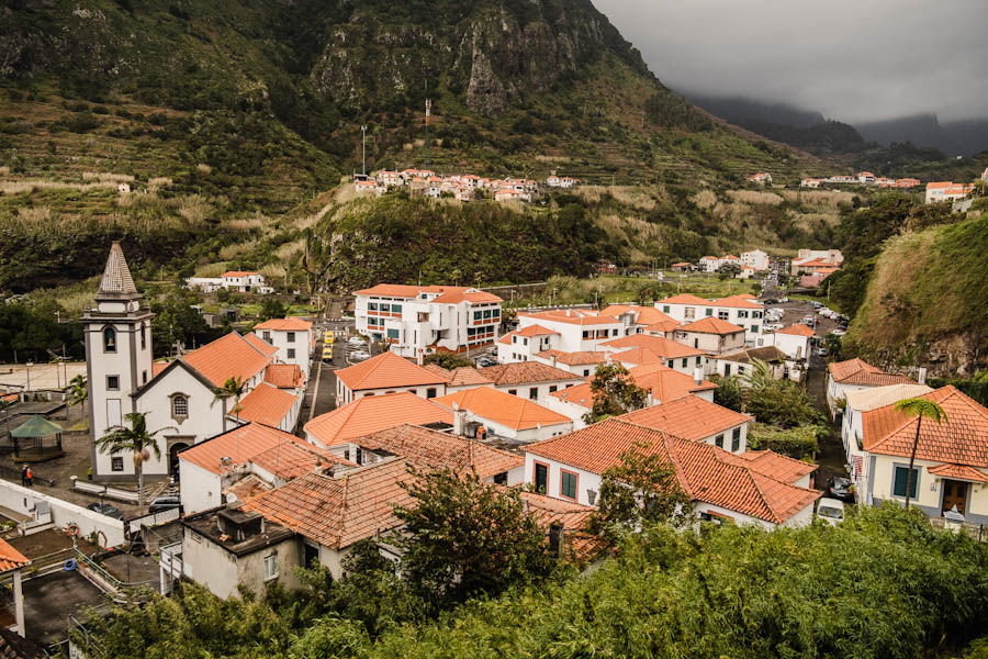 São Vicente centrum - Madeira, autoroute langs westkust van Funchal naar São Vicente - Reislegende.nl