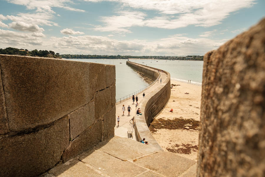 Bezienswaardigheden in Saint-Malo Mole des Noires pier tips Bretagne - Reislegende.nl