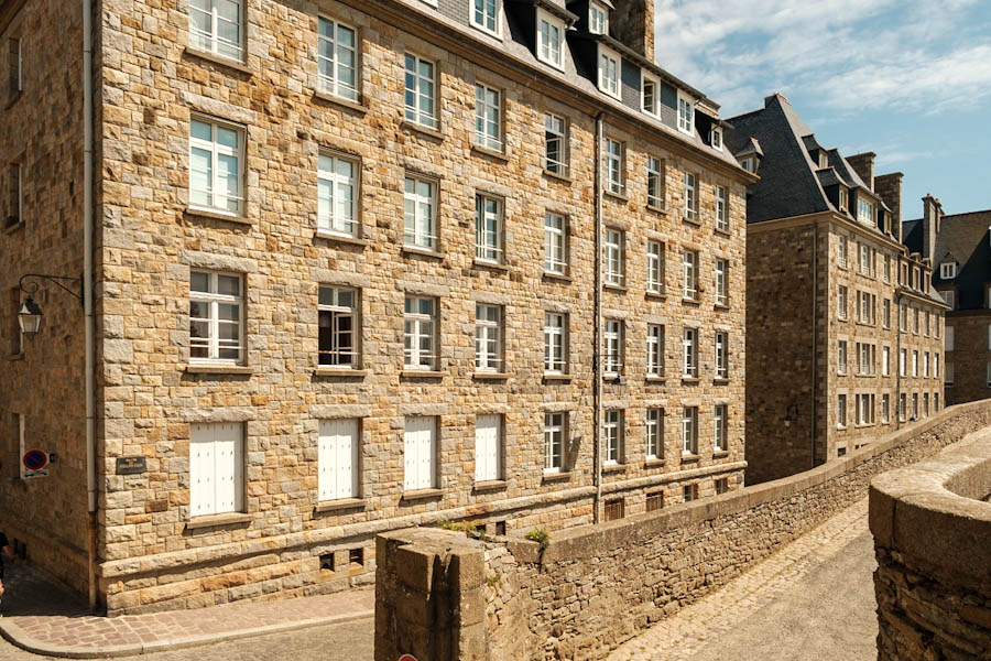 Bretonse architectuur in Saint-Malo bezienswaardigheden en tips Bretagne Bretonse bouwstijl Frankrijk - Reislegende.nl