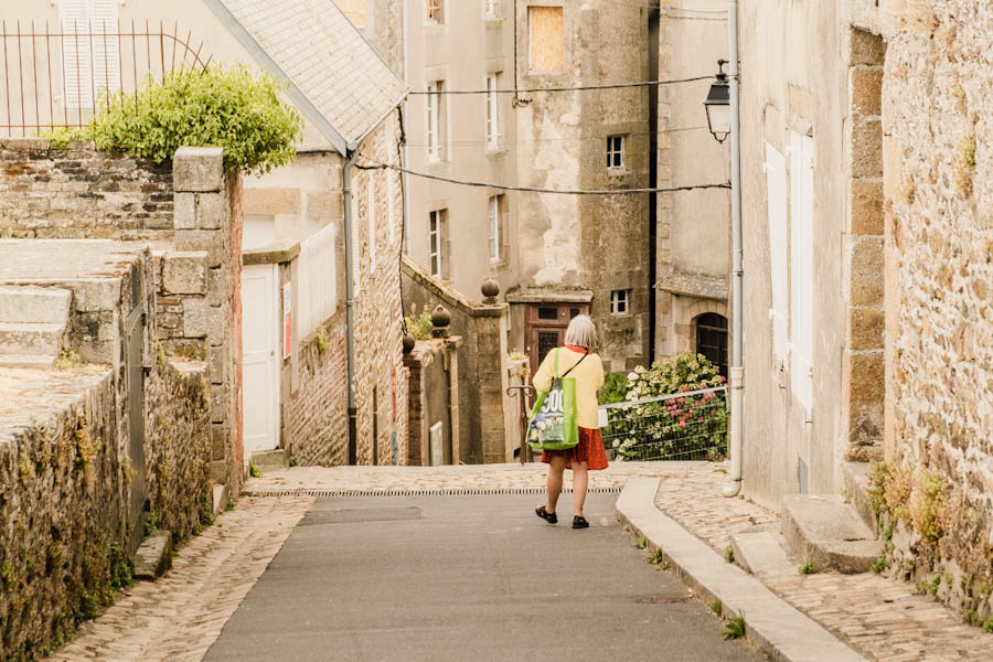 La Haute-Ville straatbeeld Granville Cotentin Normandie Frankrijk - Reislegende.nl