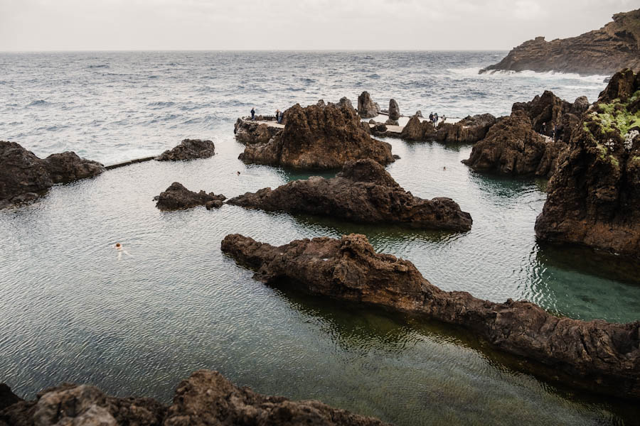 Piscinas Naturais Velhas in Porto Moniz - Madeira, autoroute langs westkust van Funchal naar São Vicente - Reislegende.nl