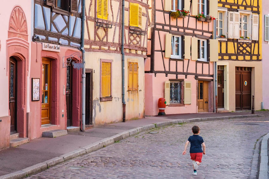 Quai de la Poissonnerie, stadswandeling door Colmar, bezienswaardigheden en tips Elzas Frankrijk - Reislegende.nl