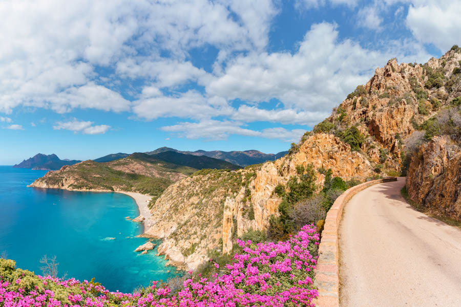 Plage de Bussaglia en Calanques de Piana - Roadtrip op Corsica, mooiste route en spectaculaire bezienswaardigheden - Reislegende.nl