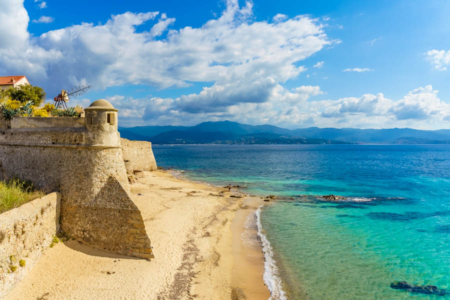 Ajaccio - Roadtrip op Corsica, mooiste route en spectaculaire bezienswaardigheden - Reislegende.nl