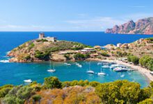 Girolata baai, Scandola natuurreservaat - Roadtrip op Corsica, mooiste route en spectaculaire bezienswaardigheden - Reislegende.nl