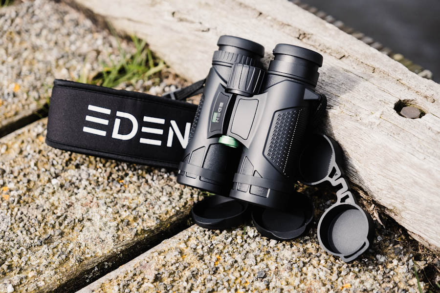 Eden ED 10x42 verrekijker review draagriem - Reislegende.nl