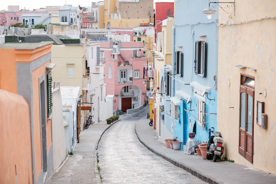 Procida Via San Rosso filmlocaties op het eiland Il Postino Generazione 56K The Talented Mr Ripley - Reislegende.nl