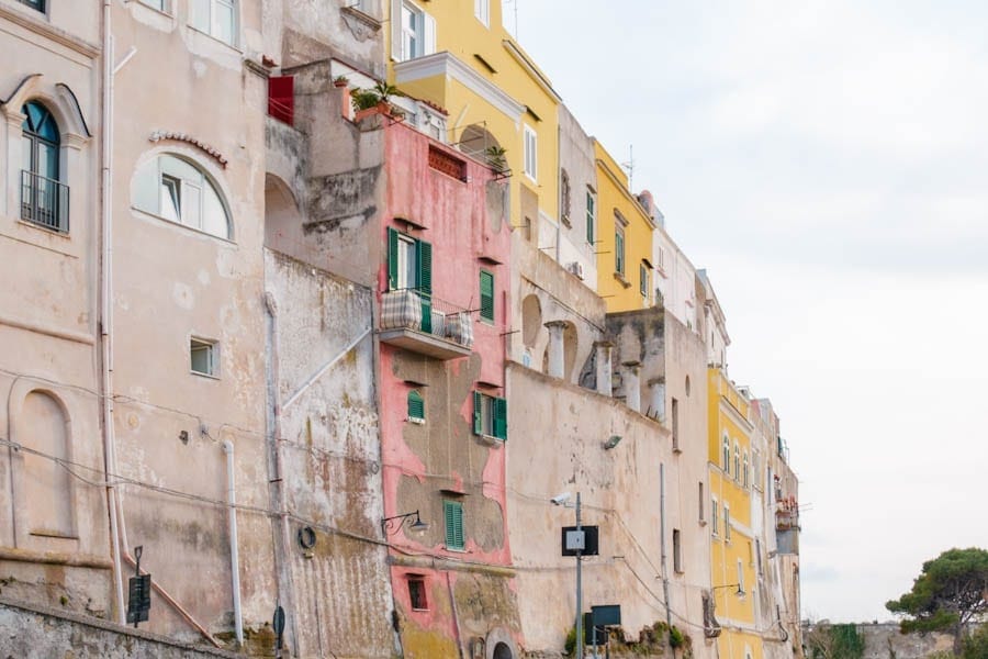 Procida filmlocaties Generazione 56K Salita Castello Terra Murata - Reislegende.nl