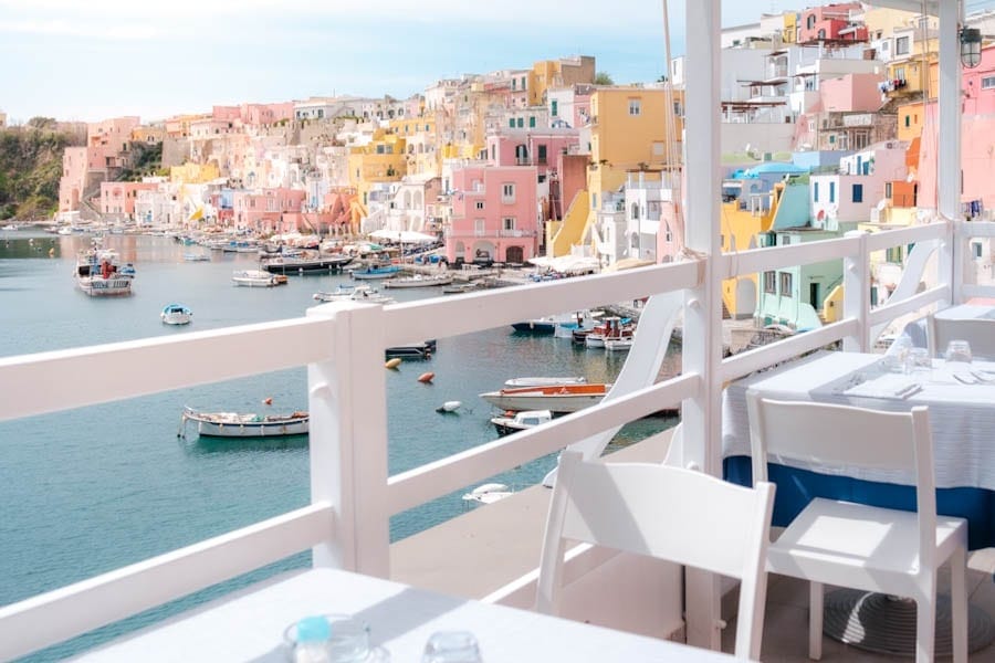 Restaurants op Procida, heerlijk eten op de mooiste plekjes - Reislegende.nl