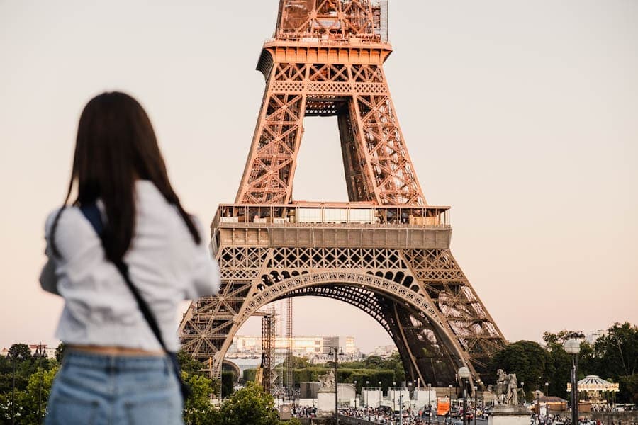 Eiffeltoren fotograferen met mensen er op - Reislegende.nl