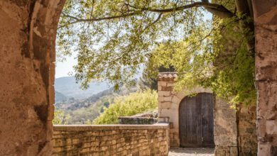 Menerbes mooiste dorpen van Frankrijk Les Plus Beaux Villages de France - Reislegende.nl