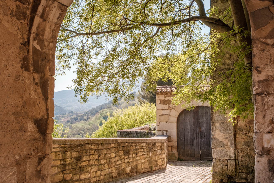 Menerbes mooiste dorpen van Frankrijk Les Plus Beaux Villages de France - Reislegende.nl