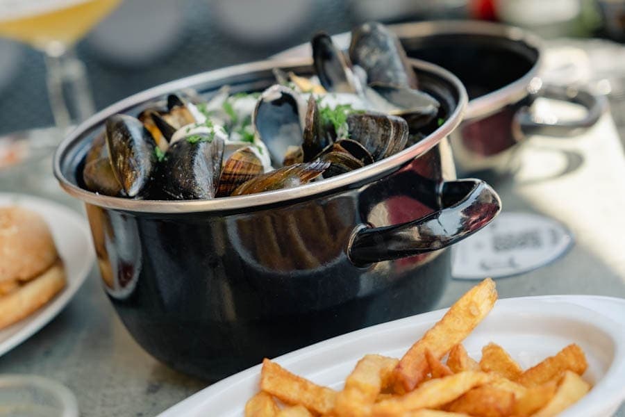 Mosselen eten in Honfleur Normandie - Reislegende.nl