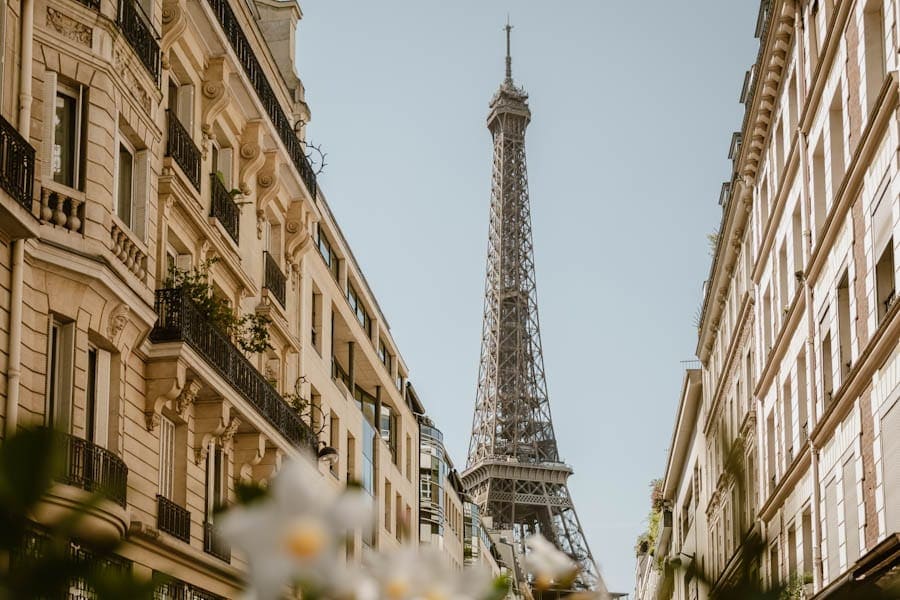 Parijs Eiffeltoren fotograferen vanuit omliggende straten - Reislegende.nl