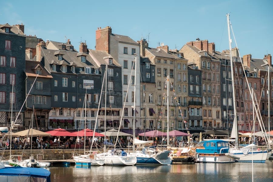 Le Vieux Bassin Honfleur, Port de Honfleur mooie havenplaatsjes in Normandie - Reislegende.nl