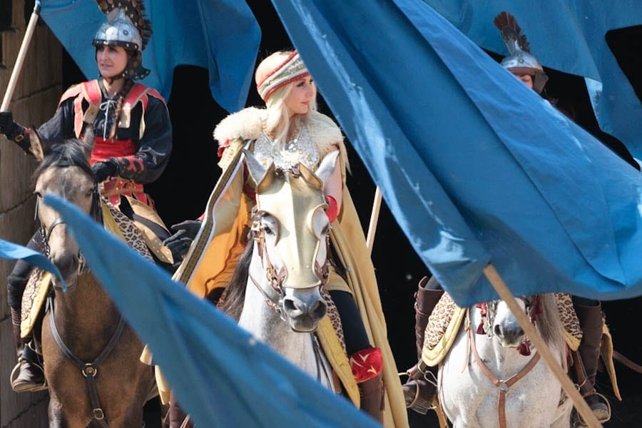 Spaanse show met paarden in Europa Park Zwarte Woud Duitsland - Reislegende.nl