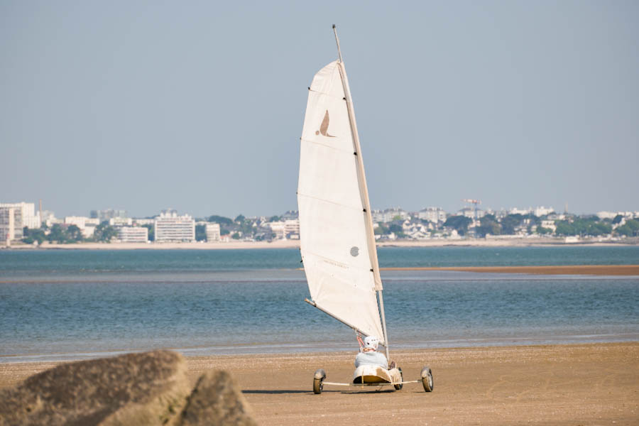 Strandzeilen in Saint Brevin Les Pins Loire Atlantique mooie plaatsen langs kust Frankrijk - Reislegende.nl