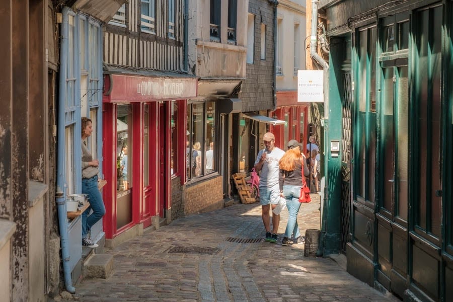 Wandelroute door oude straatjes in Honfleur Normandie - Reislegende.nl