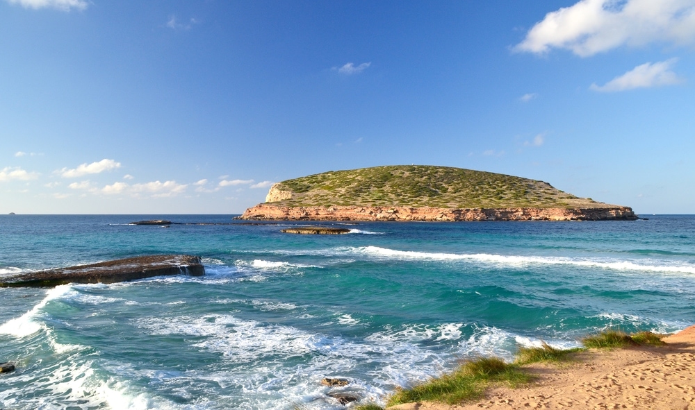 Cala Conta Ibiza - Waar vind je mooie, minder bekende stranden van Spanje? - Reislegende.nl