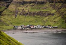 Faeröer eilanden Tjornuvik mooiste dorpen - Reislegende.nl