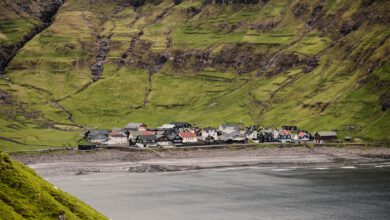 Faeröer eilanden Tjornuvik mooiste dorpen - Reislegende.nl