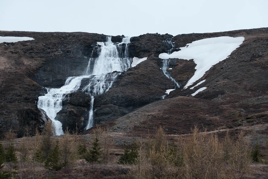 Rjúkandafoss bezienswaardigheden in oosten van IJsland - Reislegende.nl