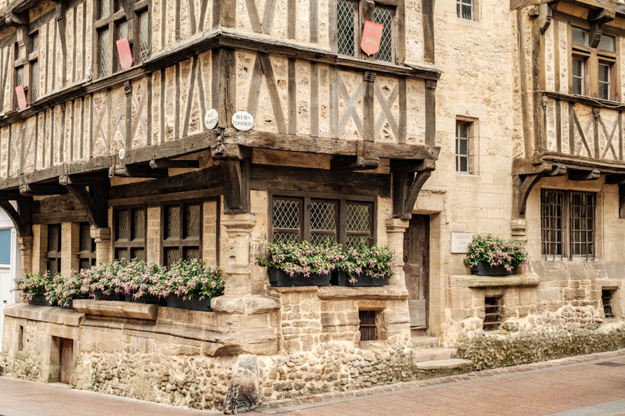 Maison a Pans de Bois de la rue des Cuisiniers Bayeux Normandie Frankrijk - Reislegende.nl