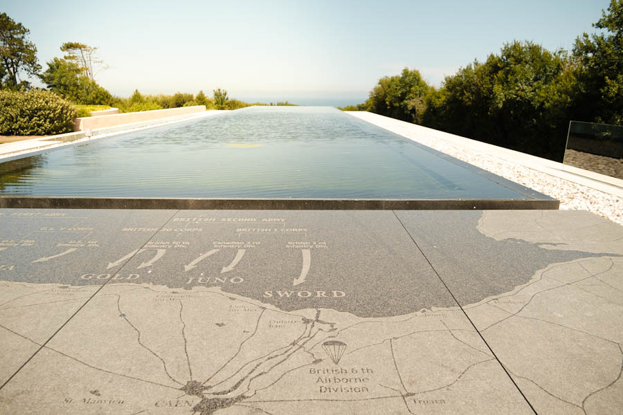 Normandy American Cemetery and Memorial Normandie visitor center Omaha Beach Frankrijk - Reislegende.nl