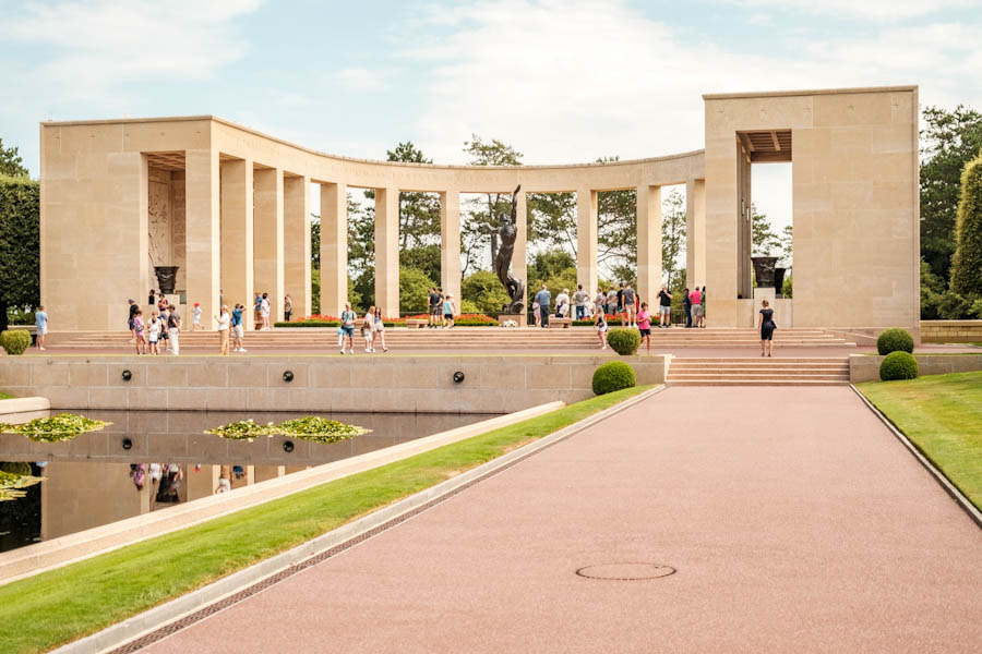 Normandy American Cemetery and Memorial Walls of the Missing Normandie Omaha Beach Frankrijk - Reislegende.nl