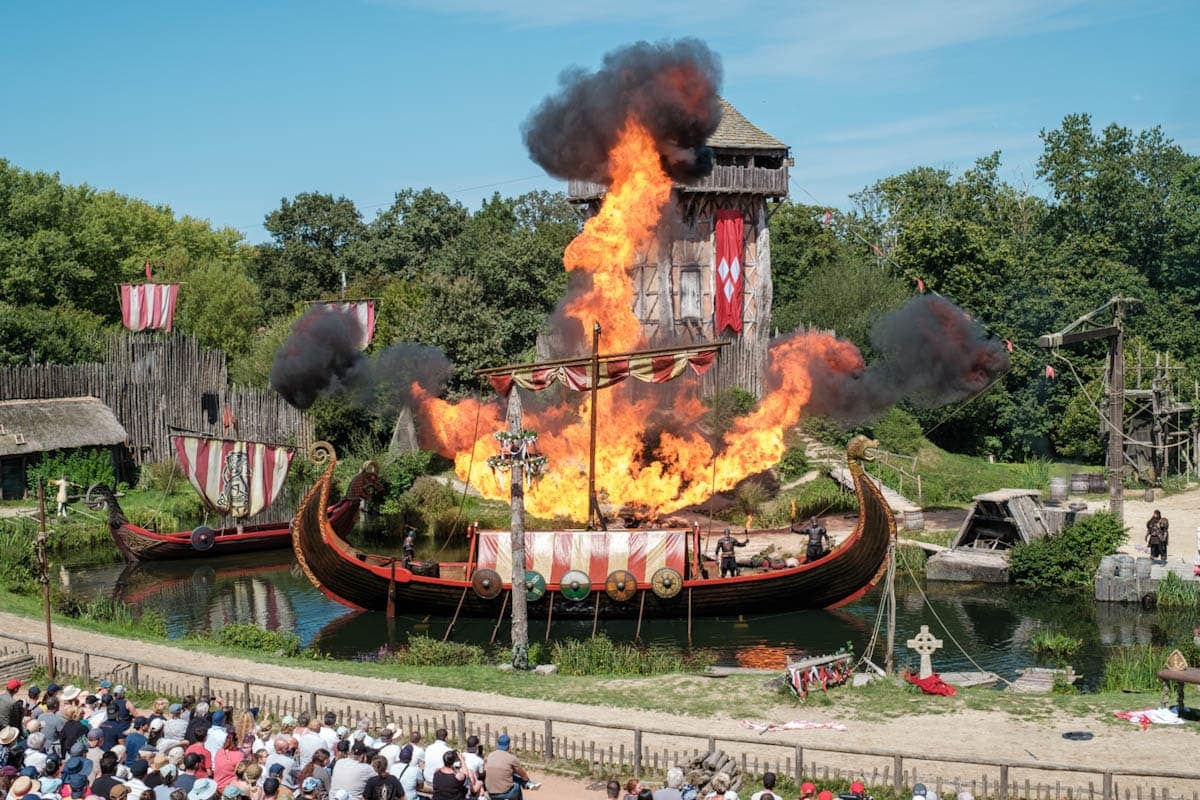 laat-je-betoveren-door-de-spectaculaire-shows-in-puy-du-fou