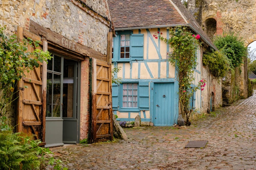 Blauwe huis Gerberoy bezienswaardigheden Oise Picardie Frankrijk - Reislegende.nl