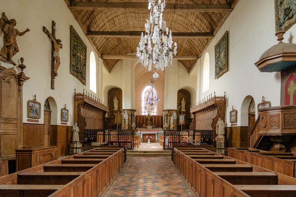 Collegiale Saint Pierre Gerberoy wat te zien in Oise Picardie Frankrijk - Reislegende.nl