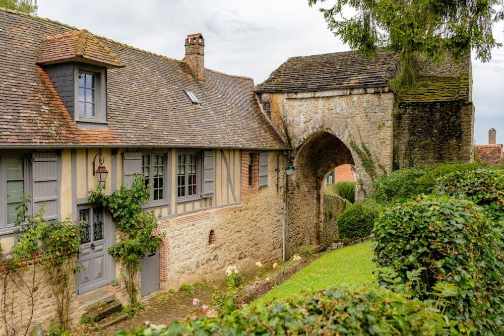 Gerberoy Le Tour Porte Oise Picardie Frankrijk - Reislegende.nl