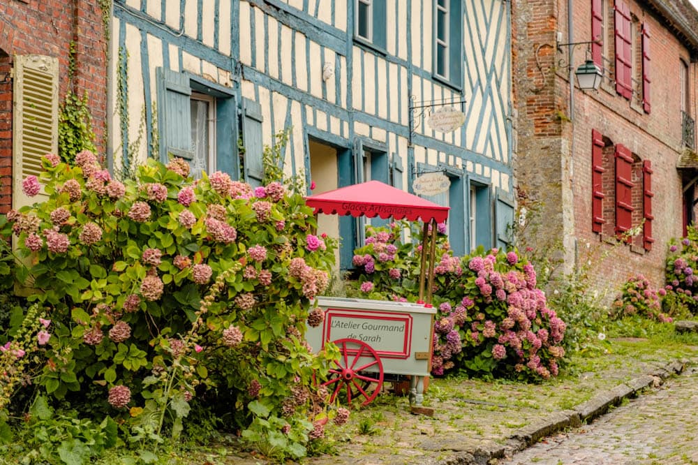 Gerberoy bezienswaardigheden Oise Picardie Frankrijk - Reislegende.nl