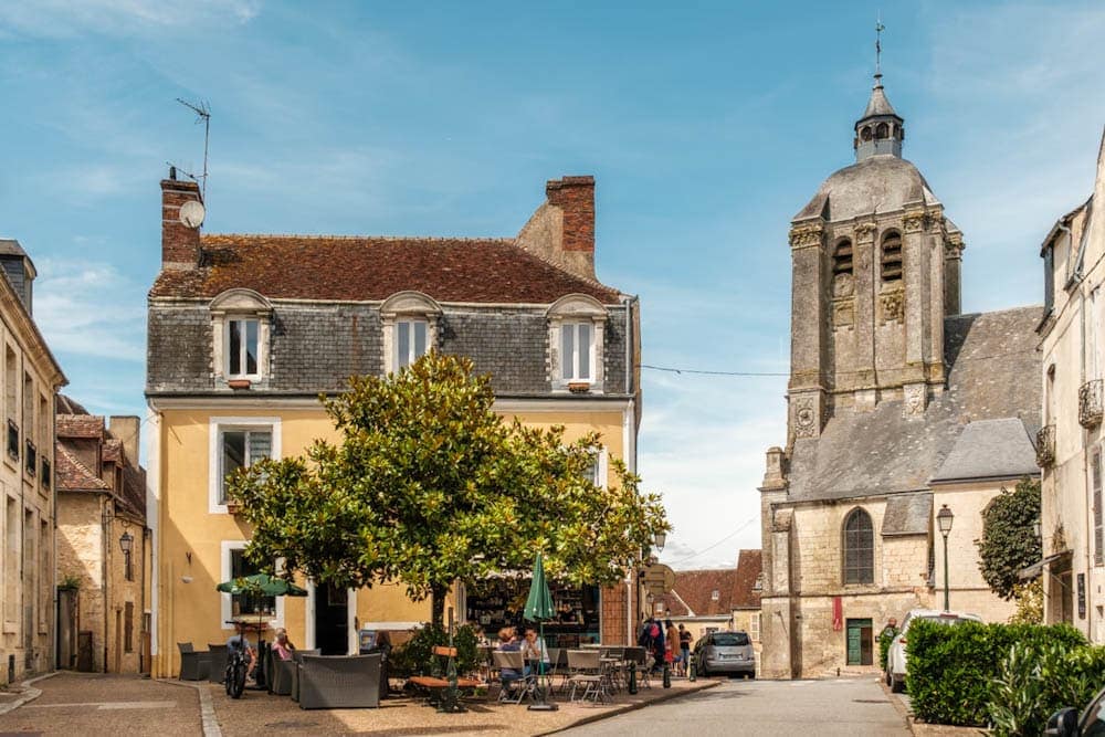 Rue aux gelines cafe du midi Belleme Orne Normandie Frankrijk - Reislegende.nl