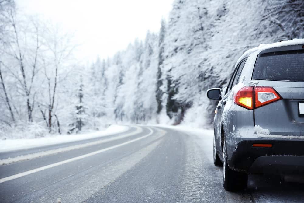 x Je rijstijl aanpassen in sneeuwachtige gebieden, hoe doe je dat? - Reislegende.nl