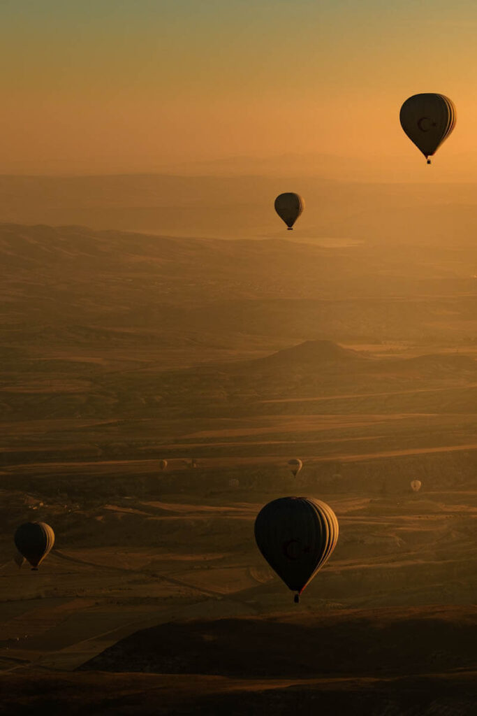 Ballonvaart in Cappadocie luchtballonvaart zonsopkomst - Reislegende.nl