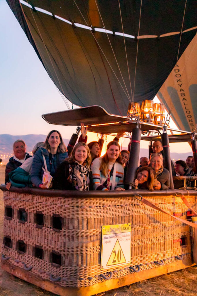 Ballonvaart in Cappadocie tips voor luchtballonvaart hoeveel mensen in mand - Reislegende.nl