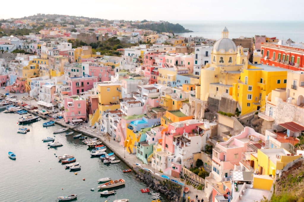 Marina di Corricella Procida - Reislegende.nl